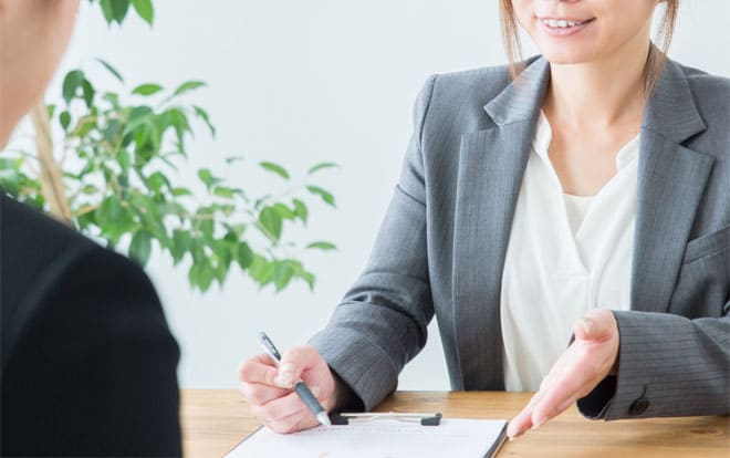 横井内外国特許事務所をご利用の場合、対応方針のアドバイスが可能です。日本の特許事務所のメンツを維持して、出しゃばることなく最善の方針をアドバイスしたり、無駄な対応にはすべり止めのような提案もします。横井内外国特許事務所は日本の特許事務所の米国出願をサポートしています。当所は、日本の特許事務所がアメリカに特許出願するときに、米国の代理人となります。